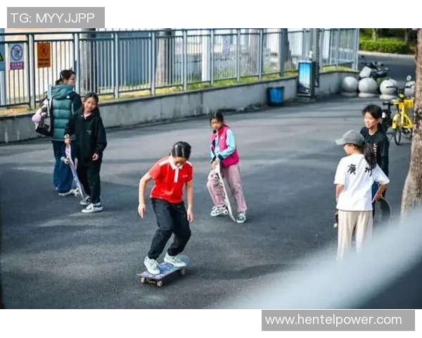 广州滑板队在世界滑板锦标赛中的灵活性表现引发热议与关注