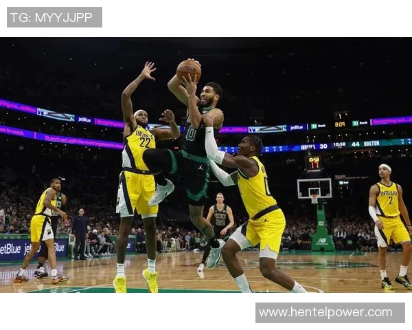 猛龙与凯尔特人激战正酣谁能在季后赛中笑到最后