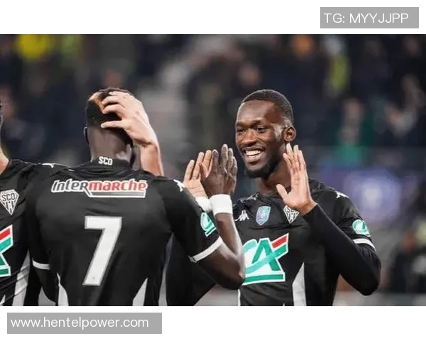 里昂与昂热对决比分预测分析及赛前形势评估