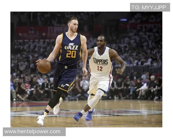 NBA爵士对快船赛事分析及双方近期状态对比探讨 NBA爵士对快船赛事分析及双方近期状态对比探讨