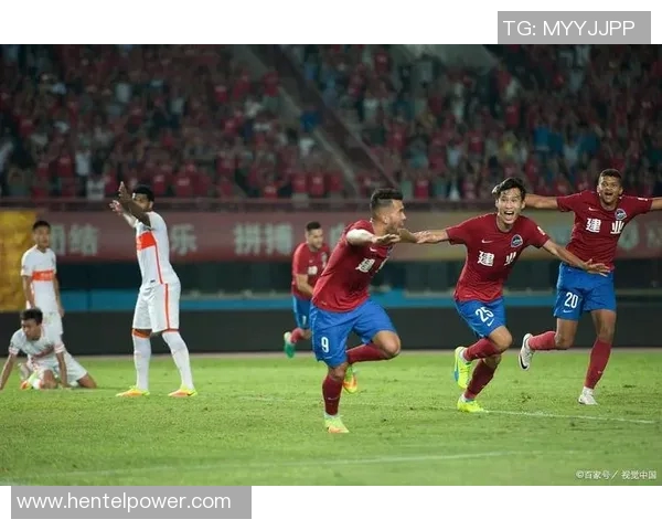 今天上港与申花激战正酣谁将赢得这场上海德比的荣耀与自豪