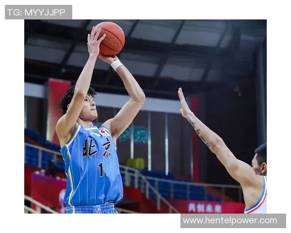 余嘉豪的成长之路：从青涩少年到篮球场上的璀璨新星